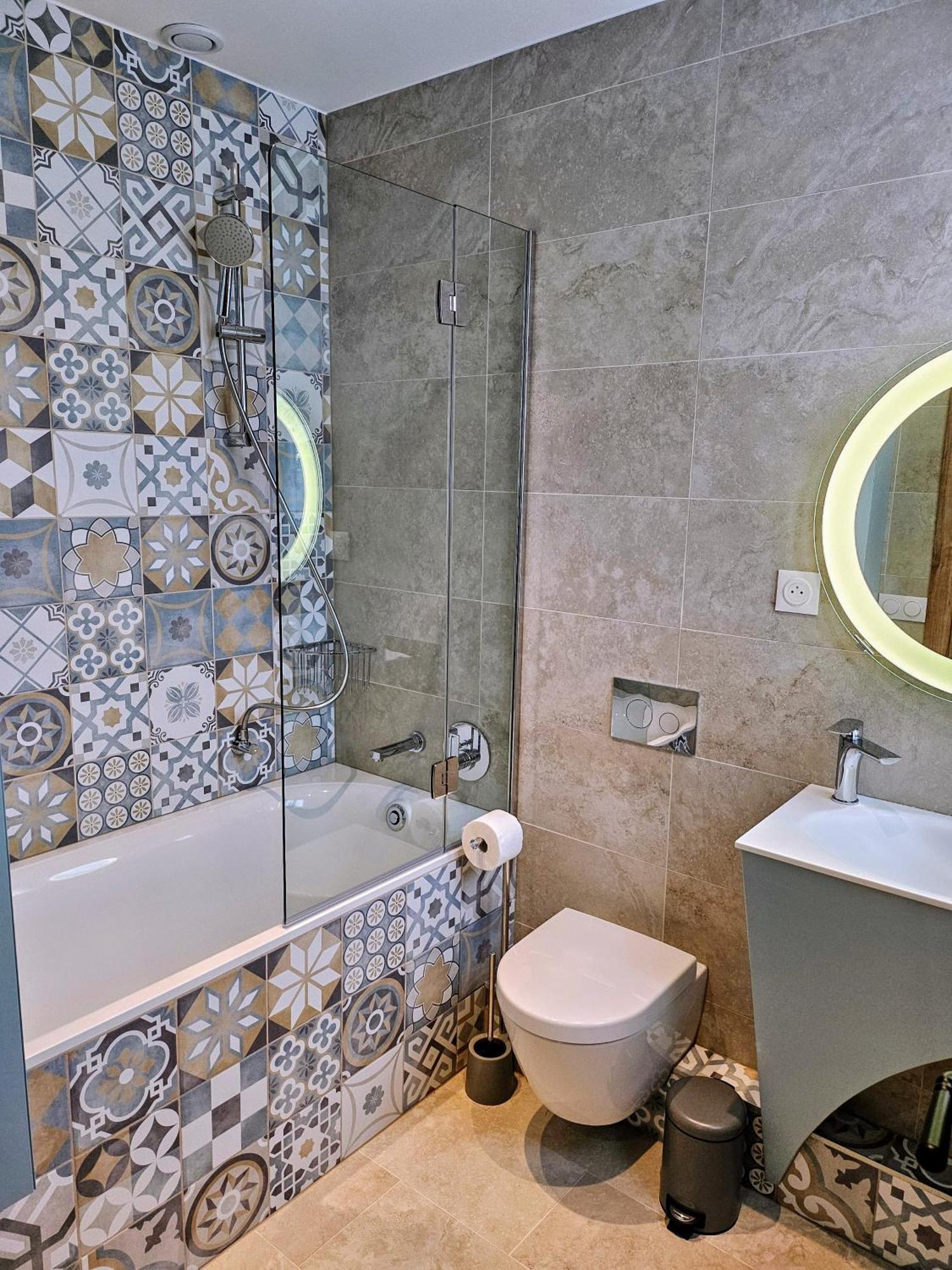 Charmant Studio Pres De La Plage Avec Jacuzzi Et Terrasse Privative Villeneuve-Loubet Exterior foto